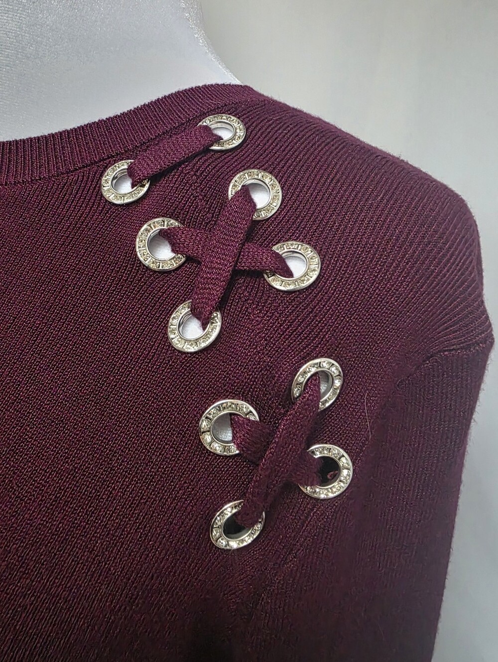 Cable & Gauge Plum Purple Grommet Crisscross Tunic Sweater Size M - Picture 2 of 7